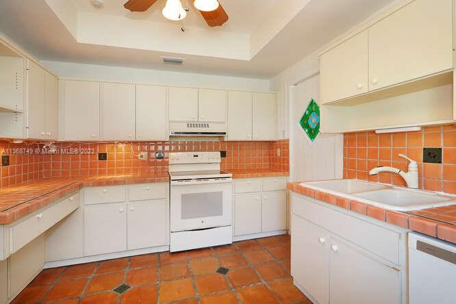 CORAL GABLES SEC E - Residential Lease