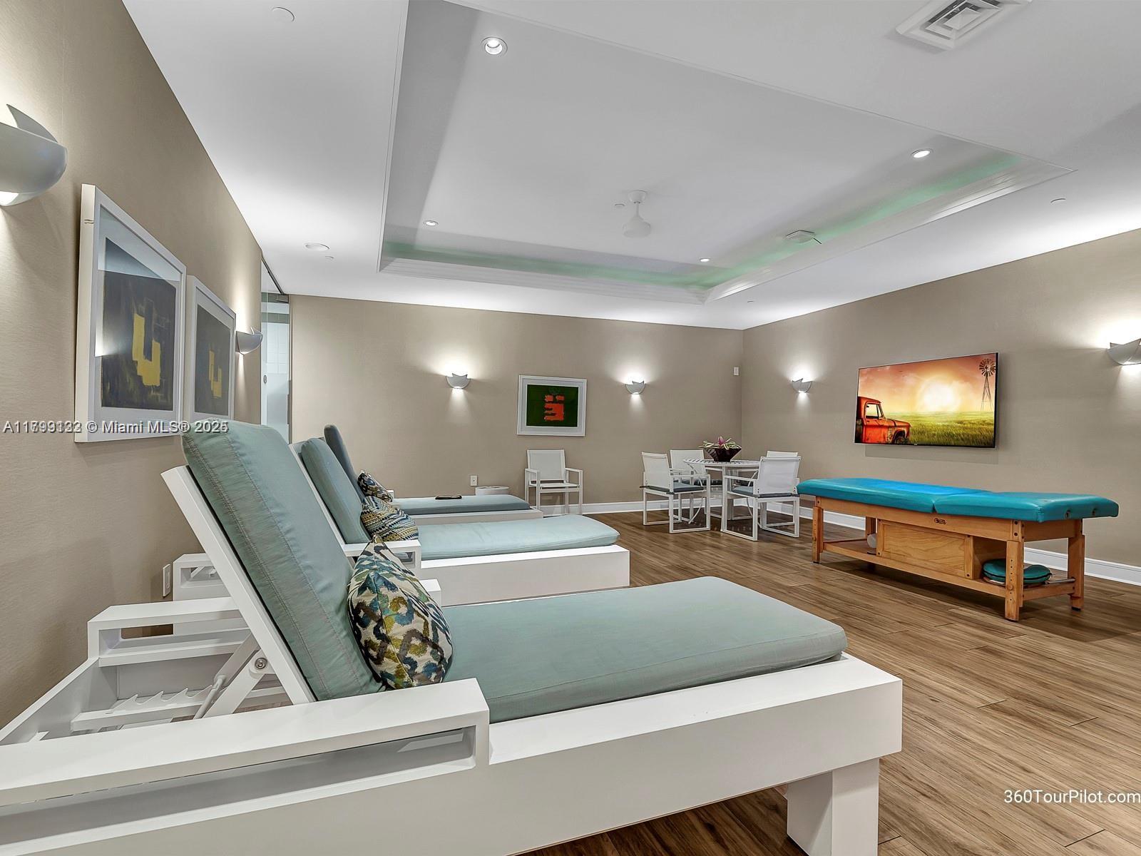 THE PALACE AT BAL HARBOUR - Residential