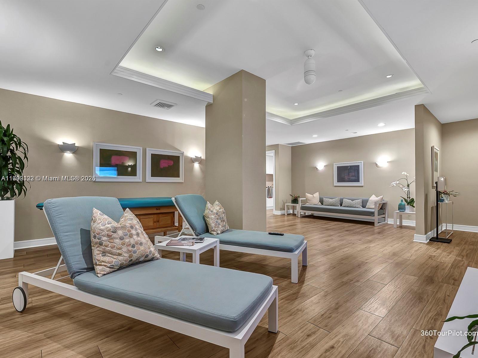 THE PALACE AT BAL HARBOUR - Residential