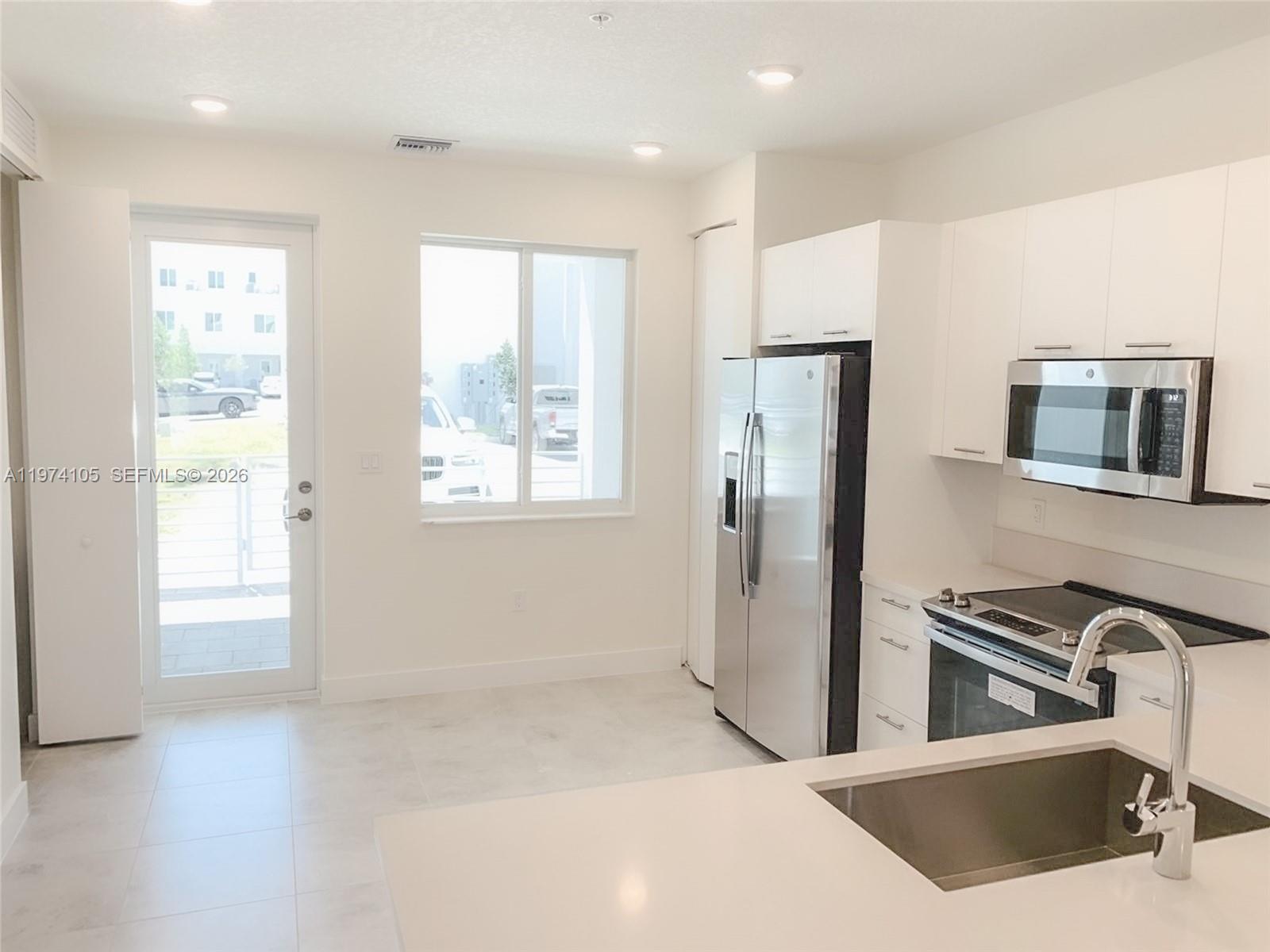 LANDMARK AT DORAL CONDO N - Residential Lease
