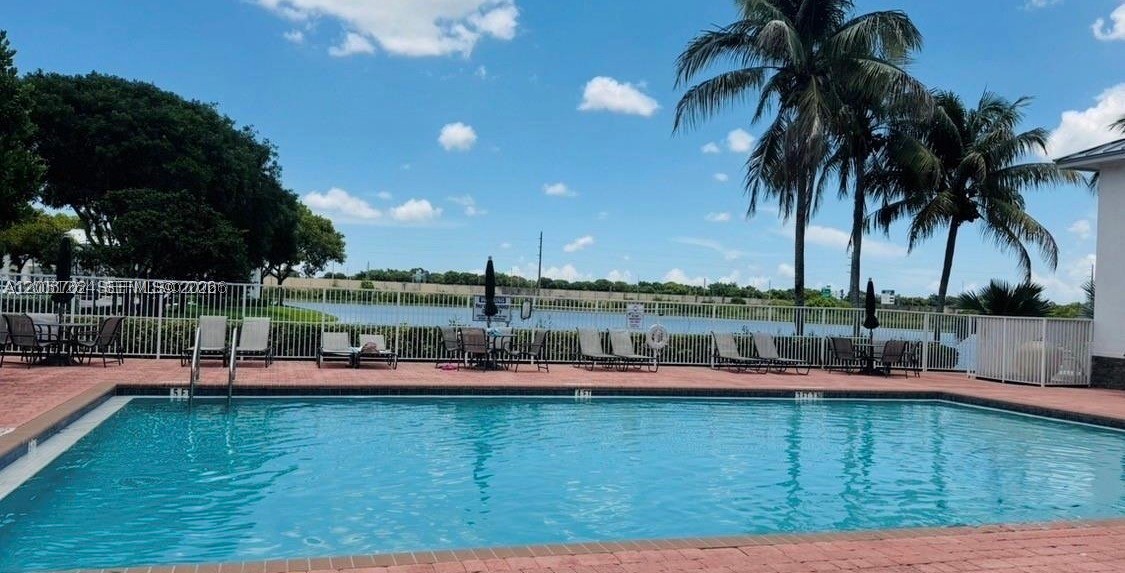 VILLAS AT NAUTICA ONE CON - Residential