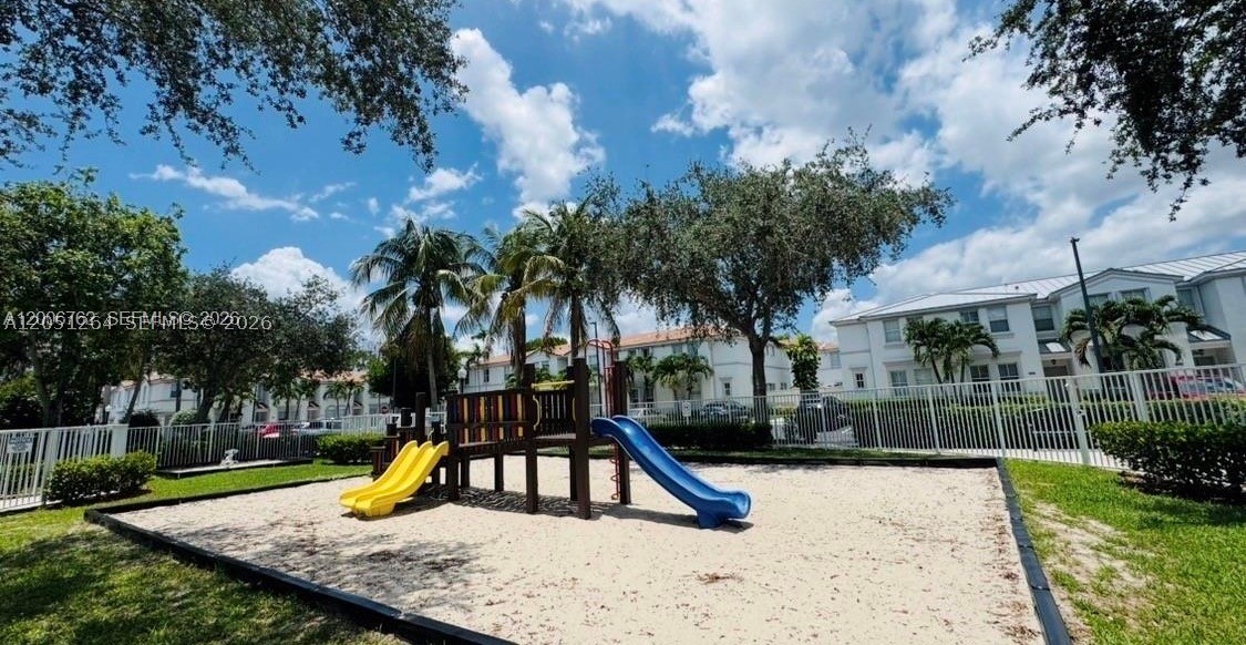 VILLAS AT NAUTICA ONE CON - Residential