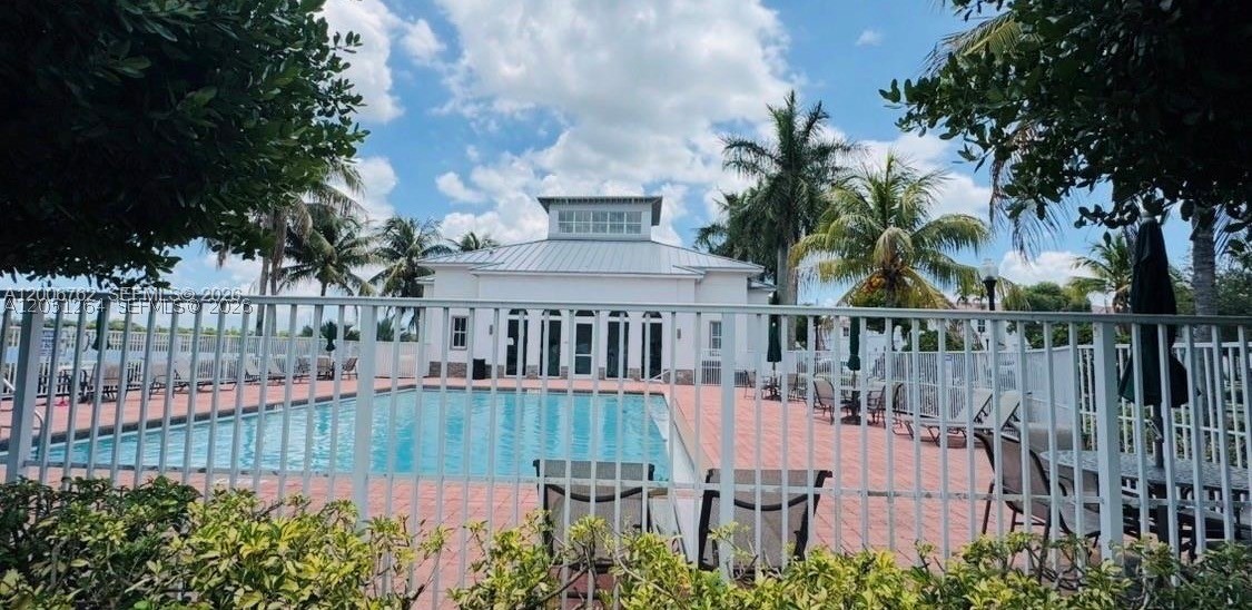 VILLAS AT NAUTICA ONE CON - Residential