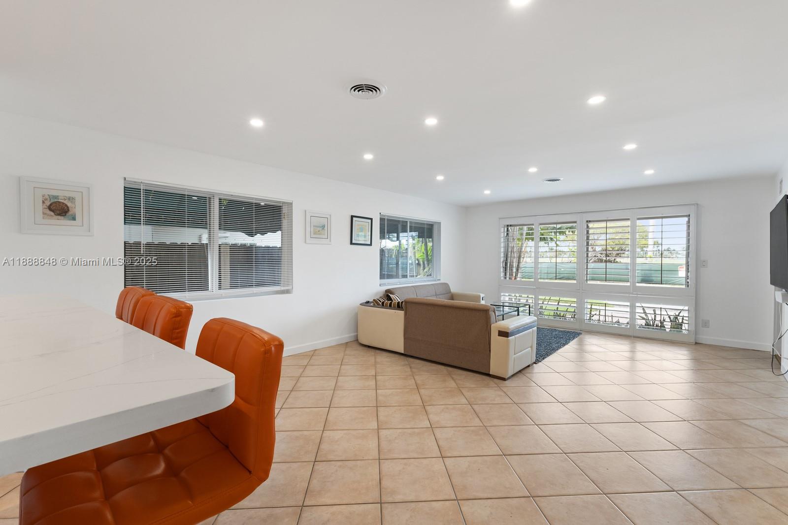 HOLLYWOOD - Residential Lease