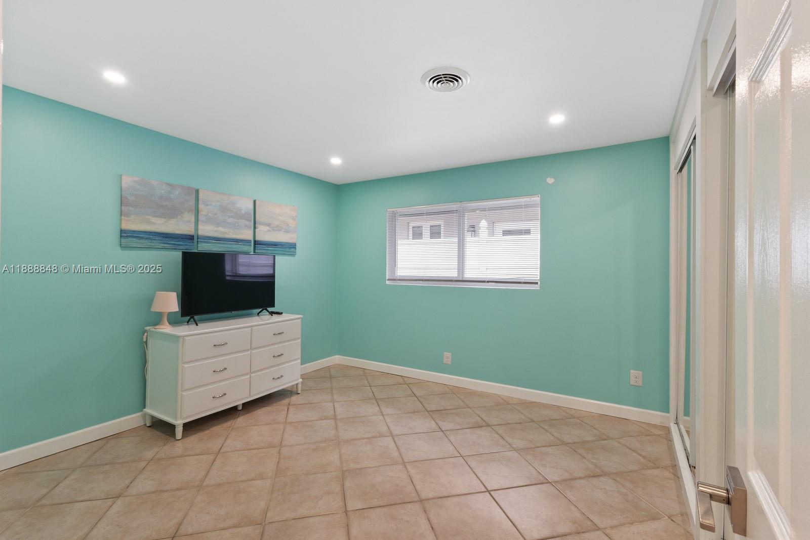 HOLLYWOOD - Residential Lease