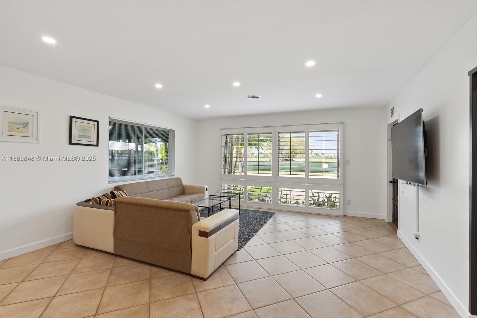 HOLLYWOOD - Residential Lease