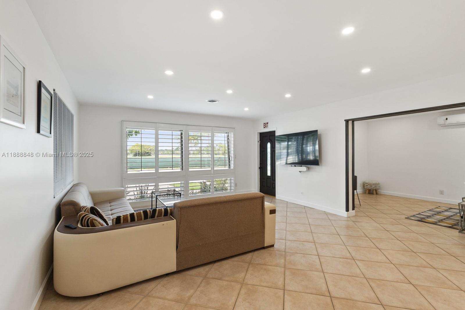HOLLYWOOD - Residential Lease