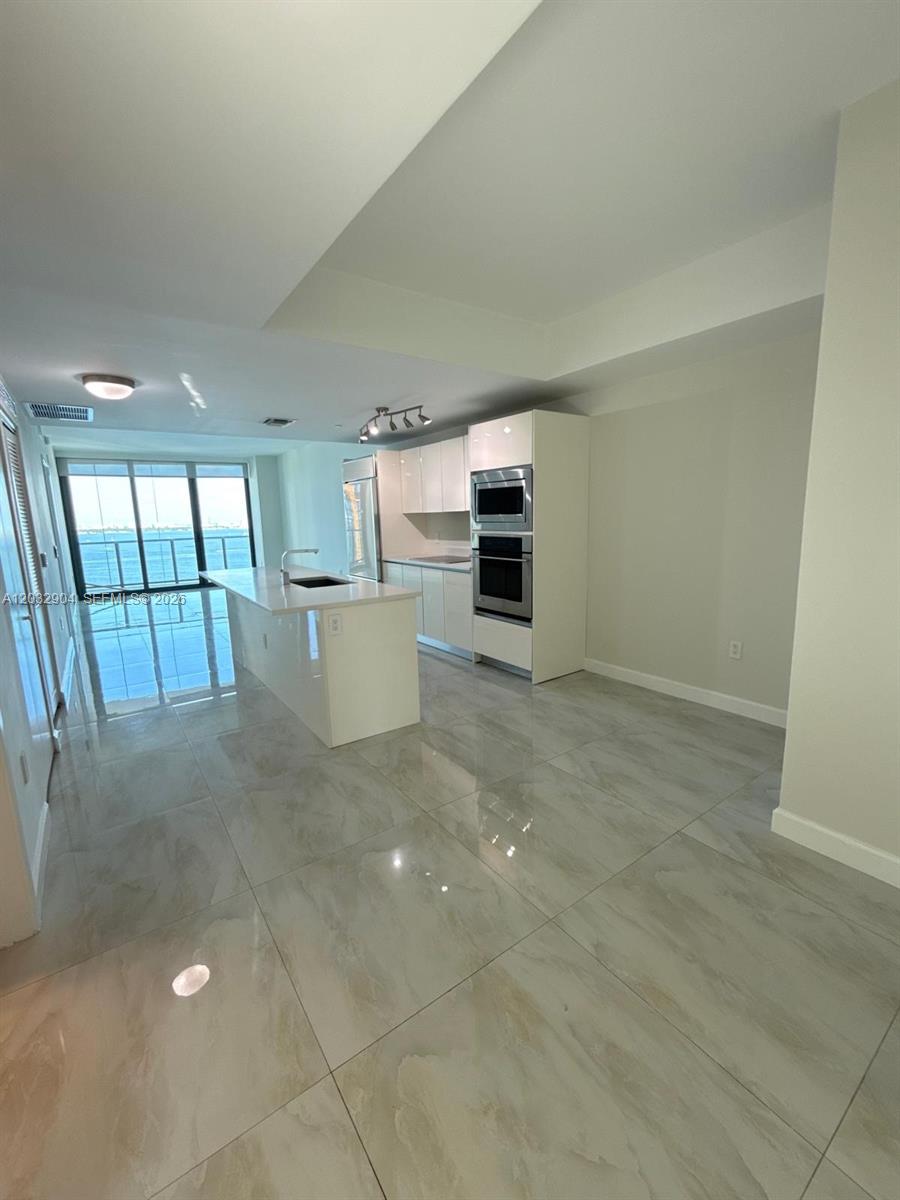 ICON BAY CONDO - Residential