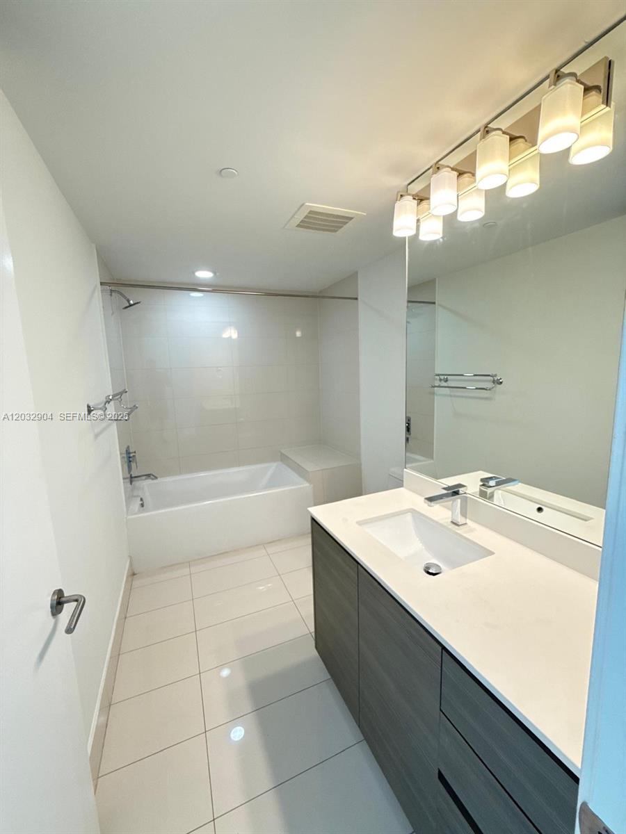 ICON BAY CONDO - Residential