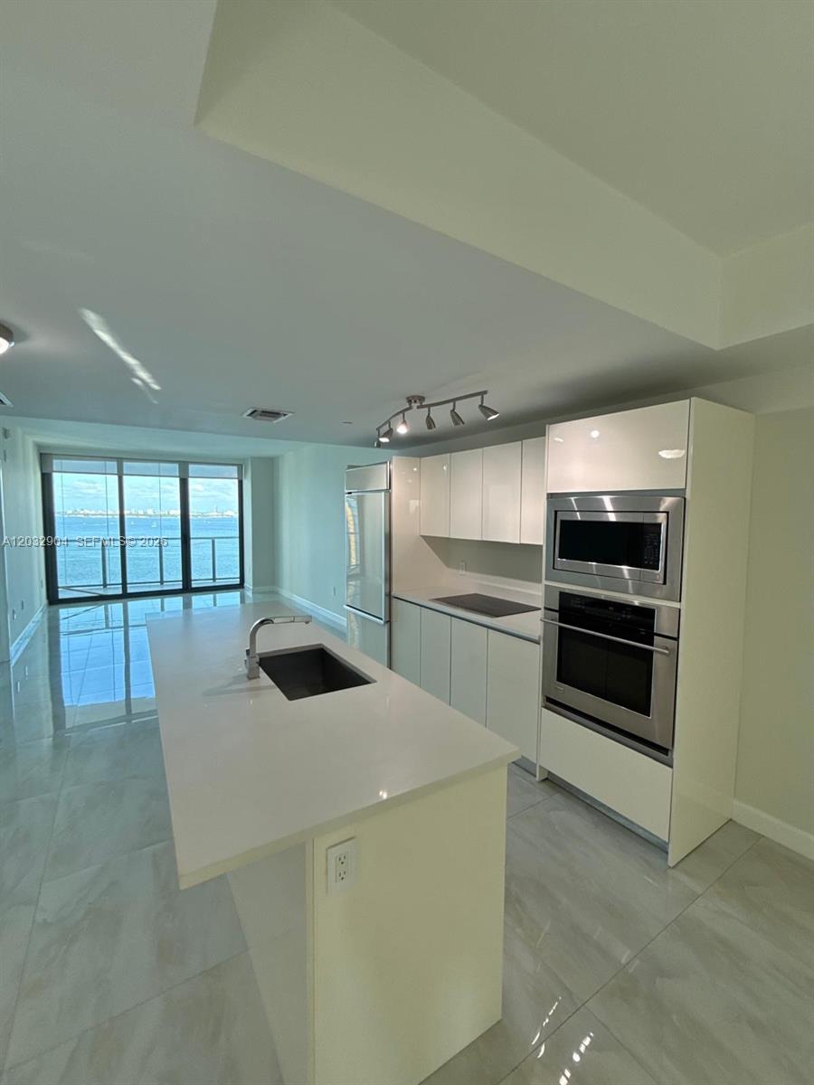 ICON BAY CONDO - Residential