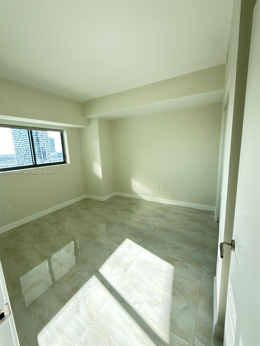 ICON BAY CONDO - Residential