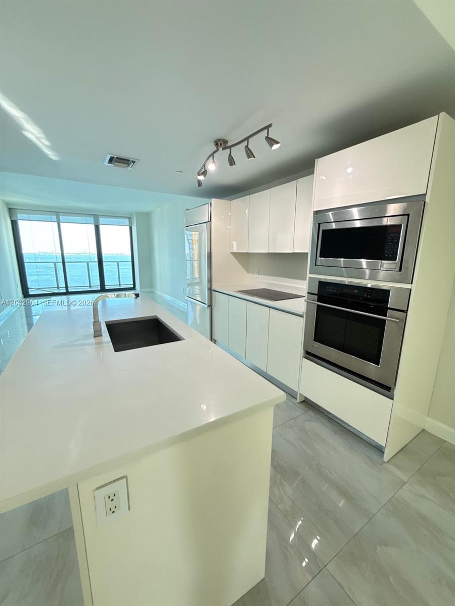 ICON BAY CONDO - Residential