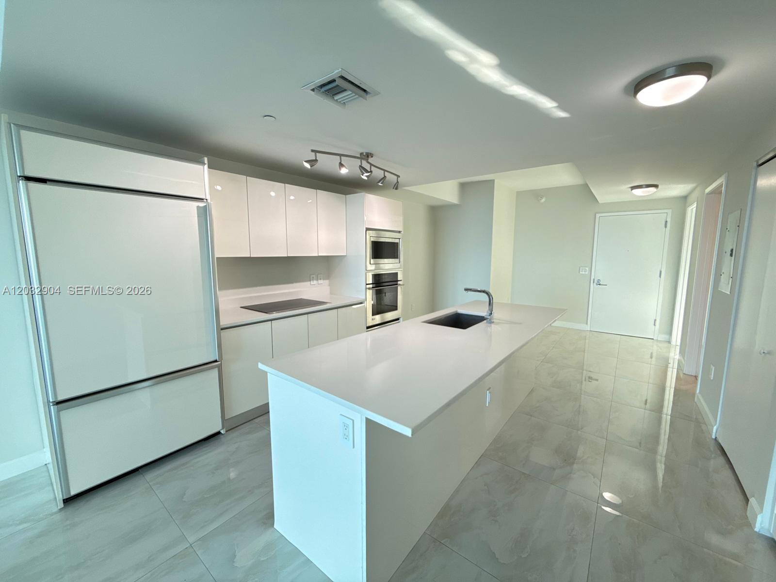ICON BAY CONDO - Residential