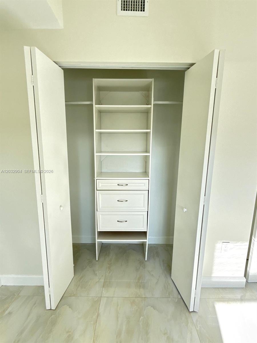 ICON BAY CONDO - Residential