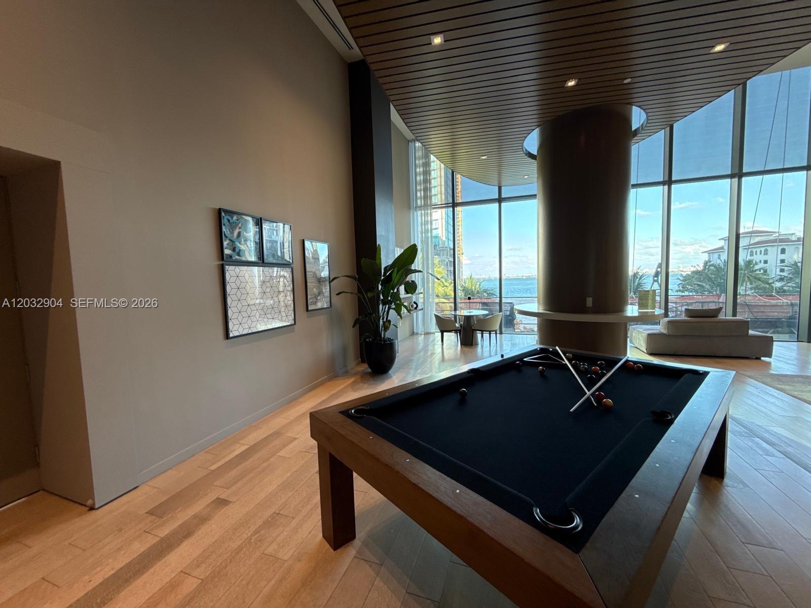 ICON BAY CONDO - Residential