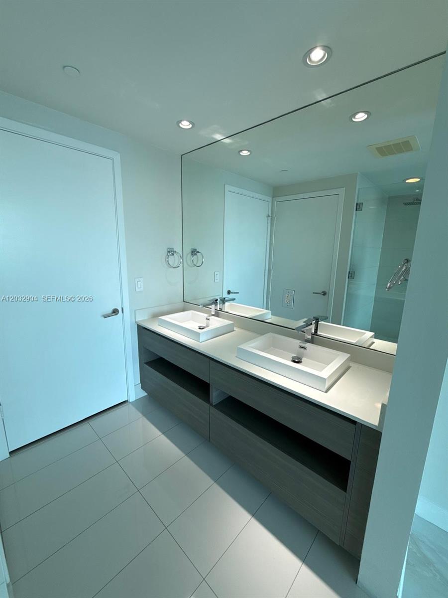 ICON BAY CONDO - Residential