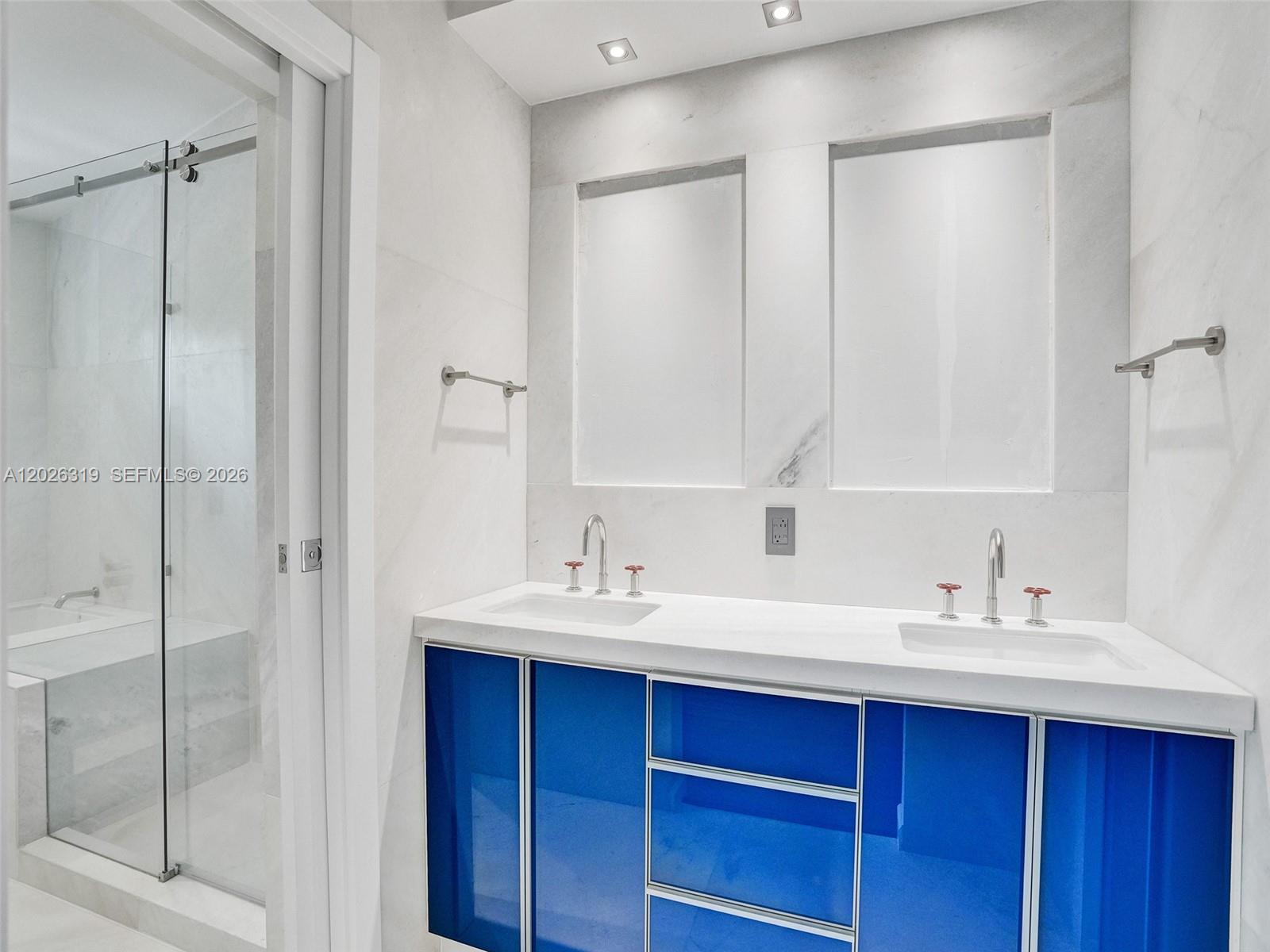GOLDEN POINTE - Residential Lease