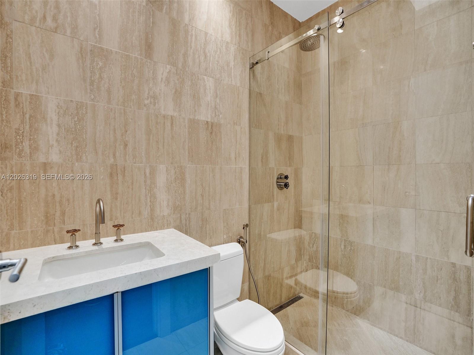 GOLDEN POINTE - Residential Lease