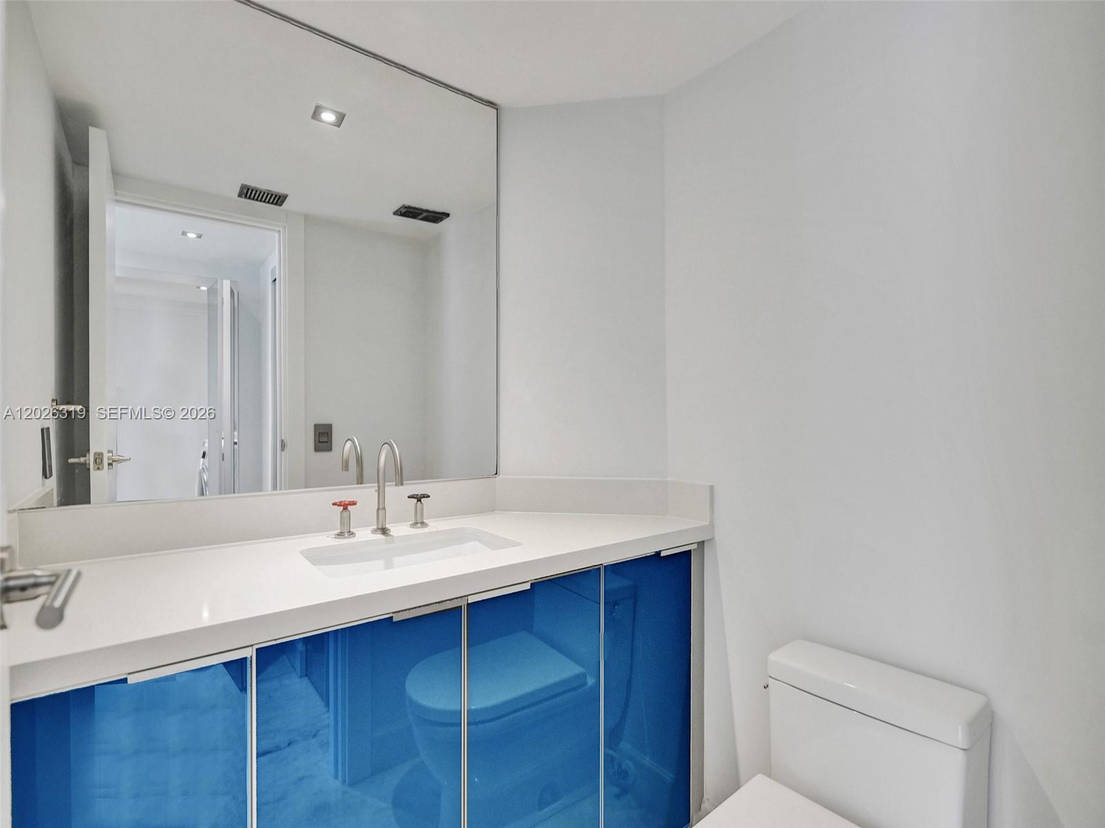 GOLDEN POINTE - Residential Lease