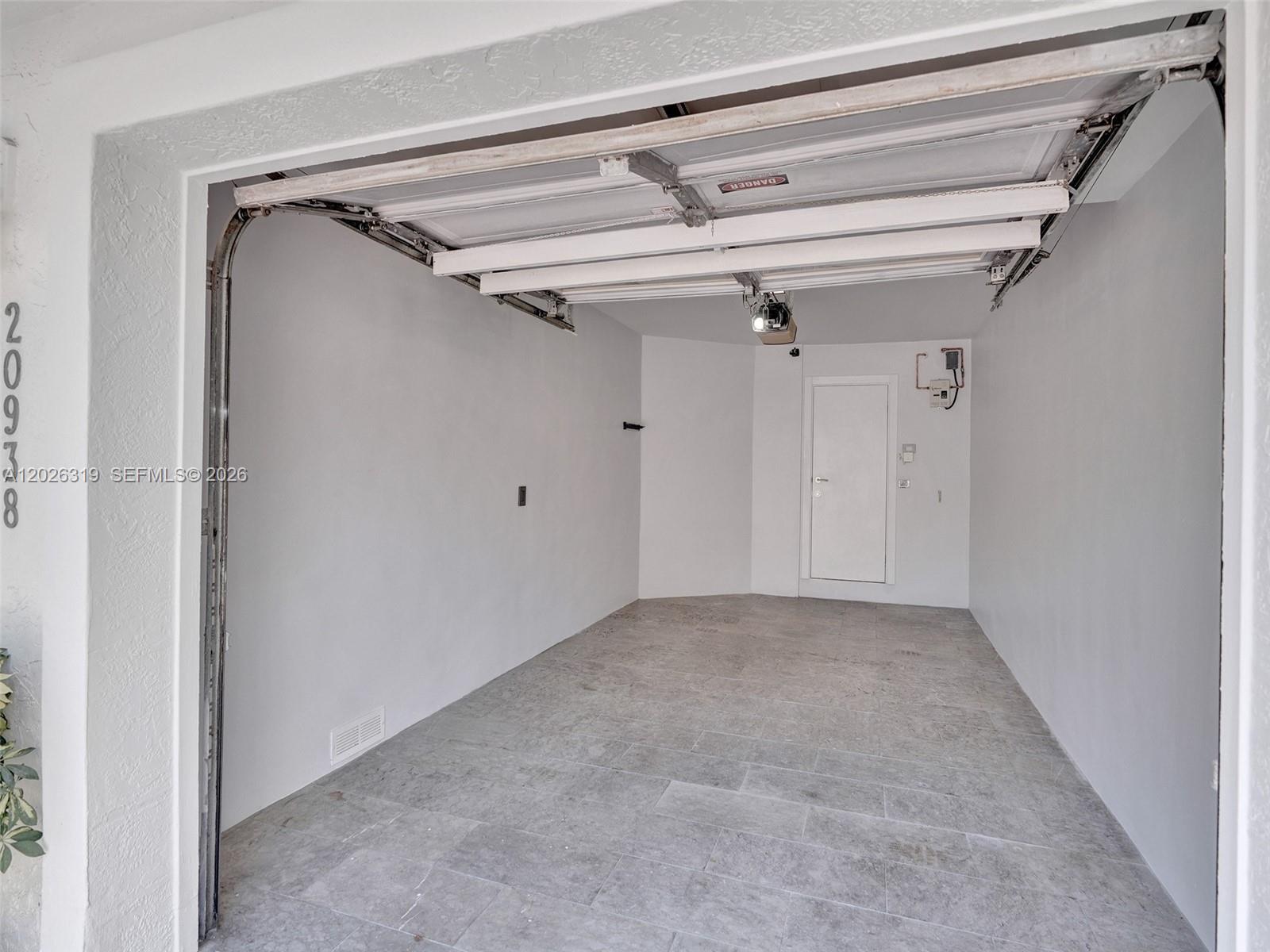 GOLDEN POINTE - Residential Lease