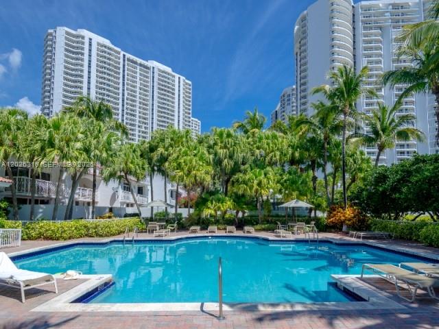 GOLDEN POINTE - Residential Lease
