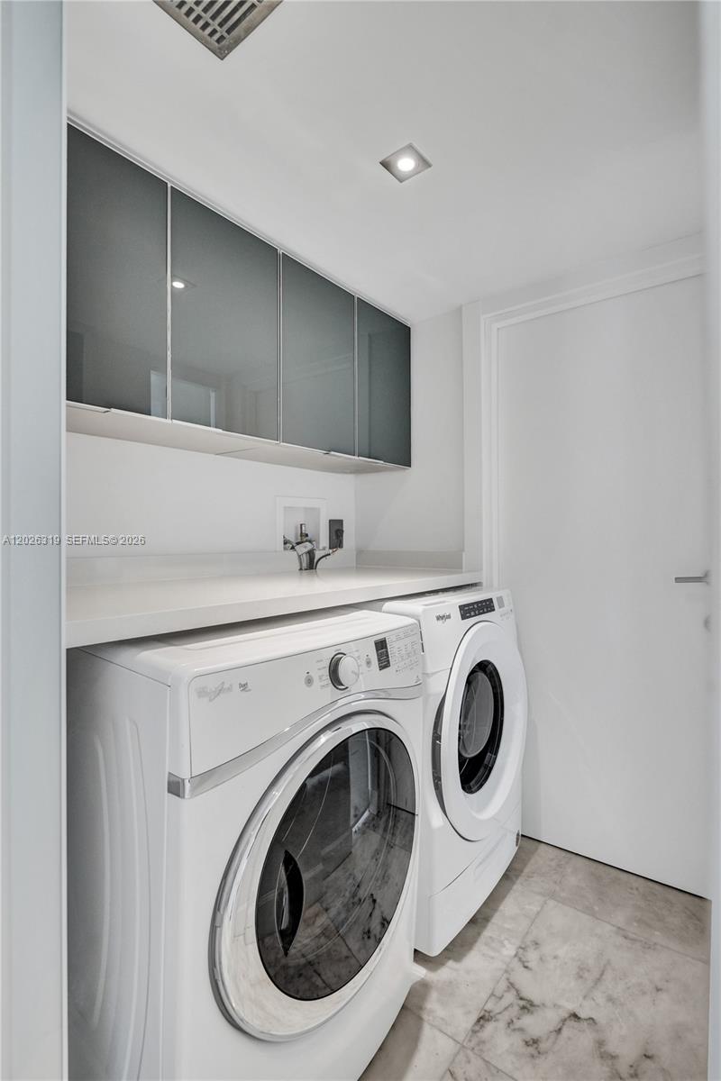 GOLDEN POINTE - Residential Lease