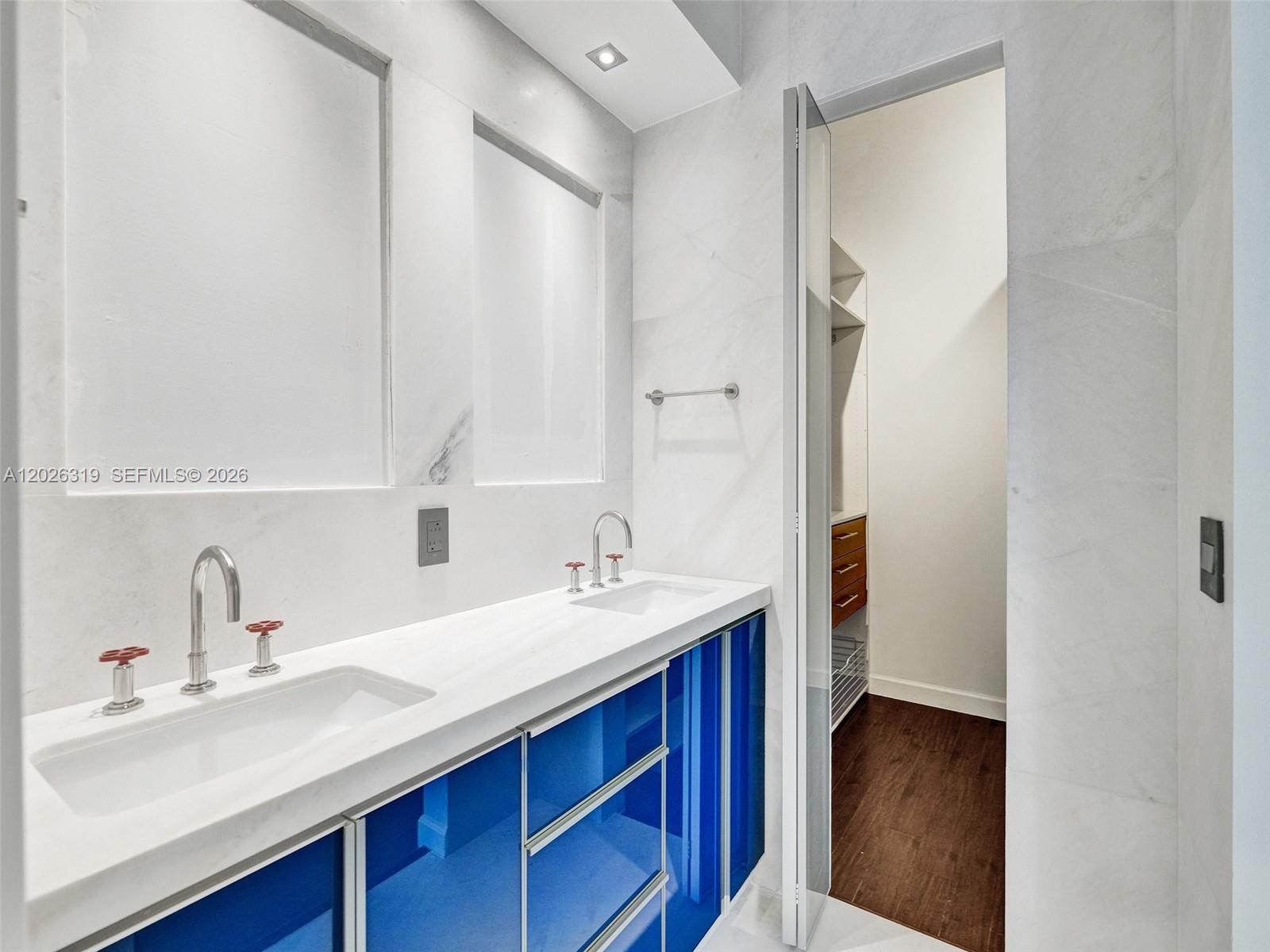 GOLDEN POINTE - Residential Lease