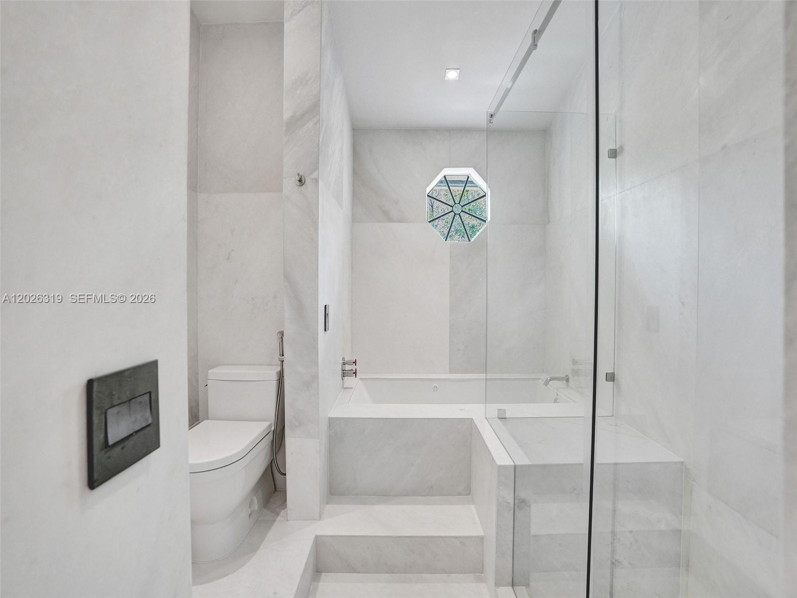GOLDEN POINTE - Residential Lease