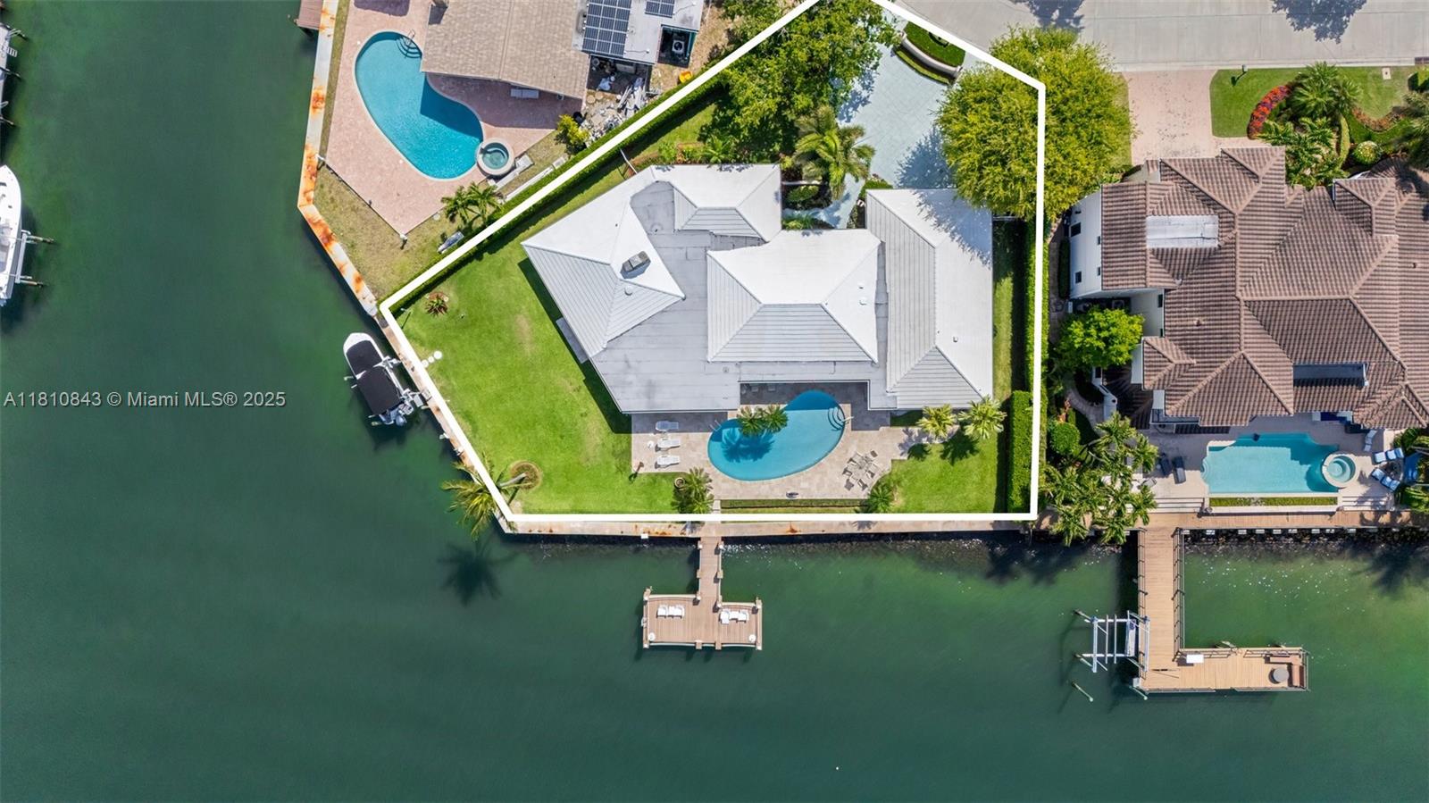 YACHT HARBOR MANOR - Residential