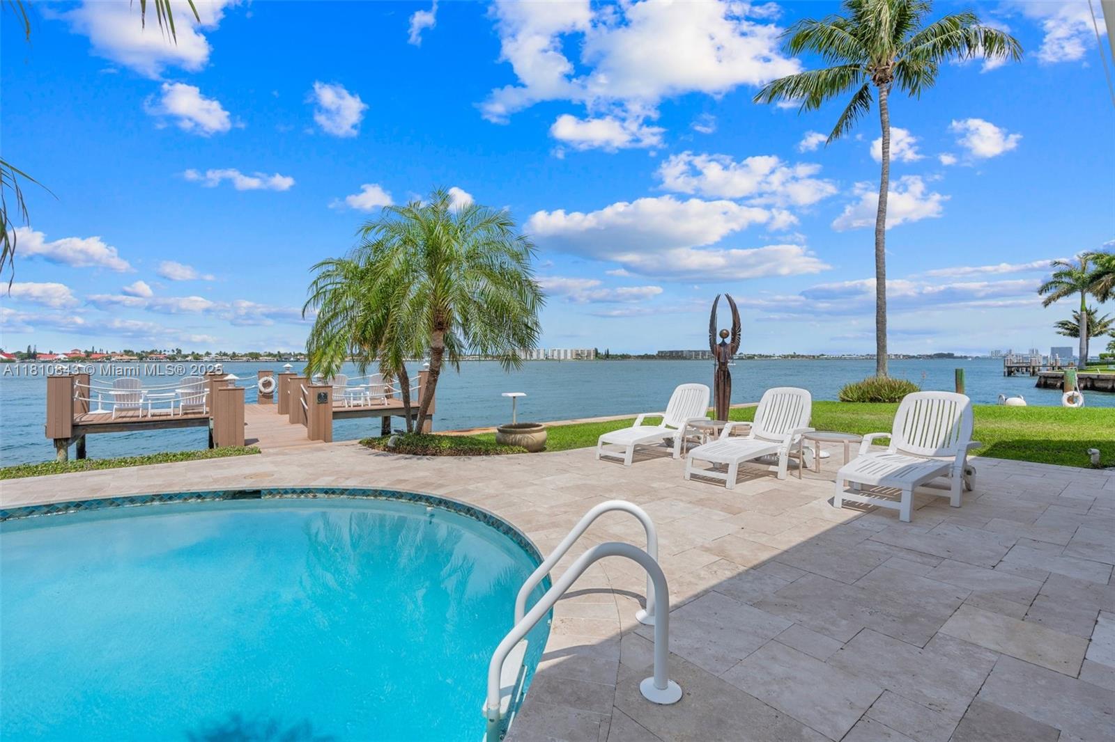 YACHT HARBOR MANOR - Residential