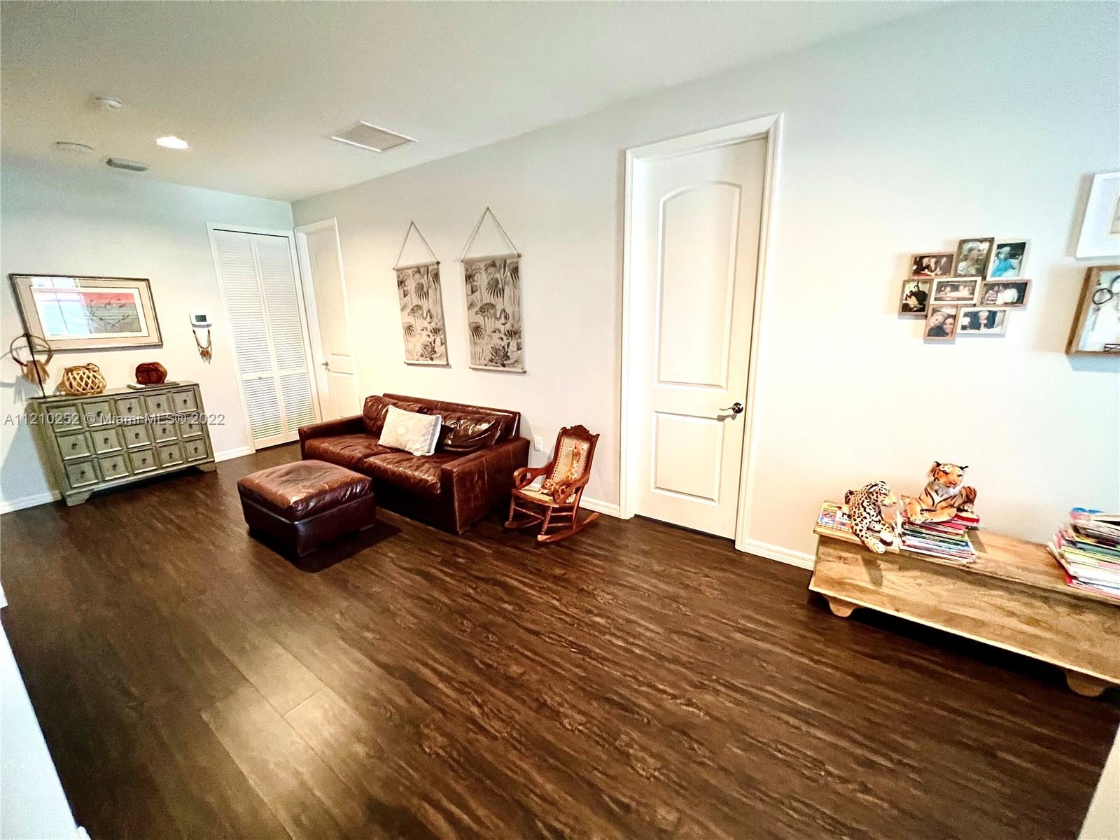 VENETIAN PARC - Residential