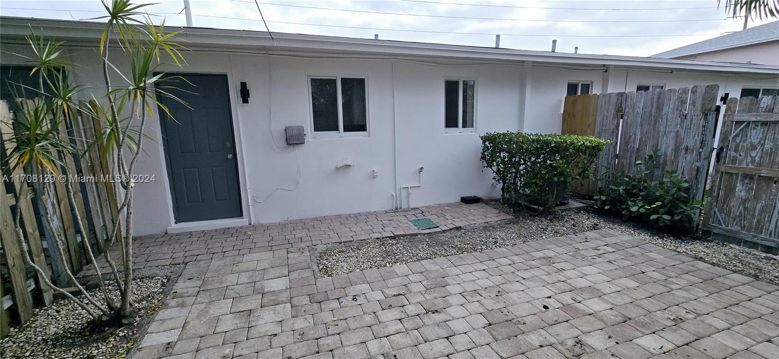 LYONS PARK FIRST ADD - Residential Lease