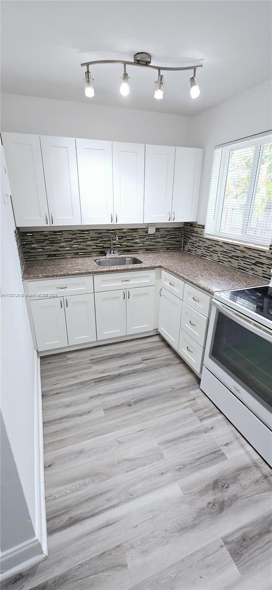 Remodeled 1 bedroom, 1 bathroom apartment with private backyard, (pet welcome) in 8-unit complex. Located on SW 15th Street (McNab). Proximity to the beach, Atlantic Blvd or Cypress Creek. Everything in the apartment is like new, updated kitchen and baths. Beautiful pool area and ample parking. Easy to show on lock box, see broker's remarks and please use ShowAssist to request all showings.