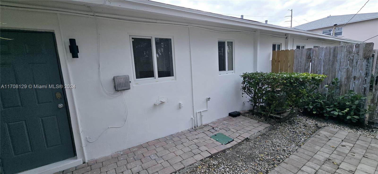 LYONS PARK FIRST ADD - Residential Lease