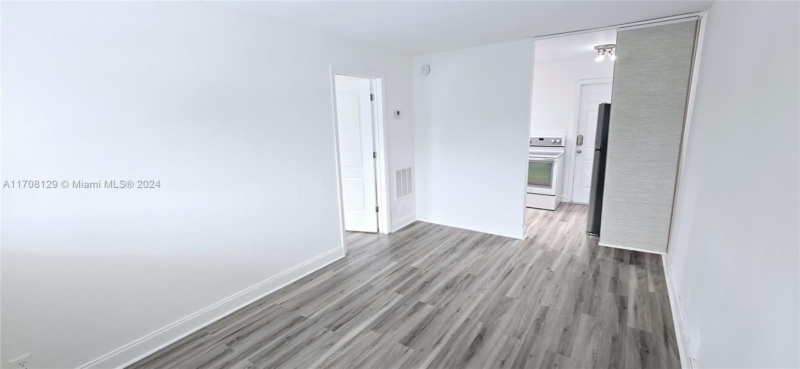 LYONS PARK FIRST ADD - Residential Lease