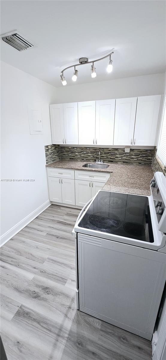 LYONS PARK FIRST ADD - Residential Lease