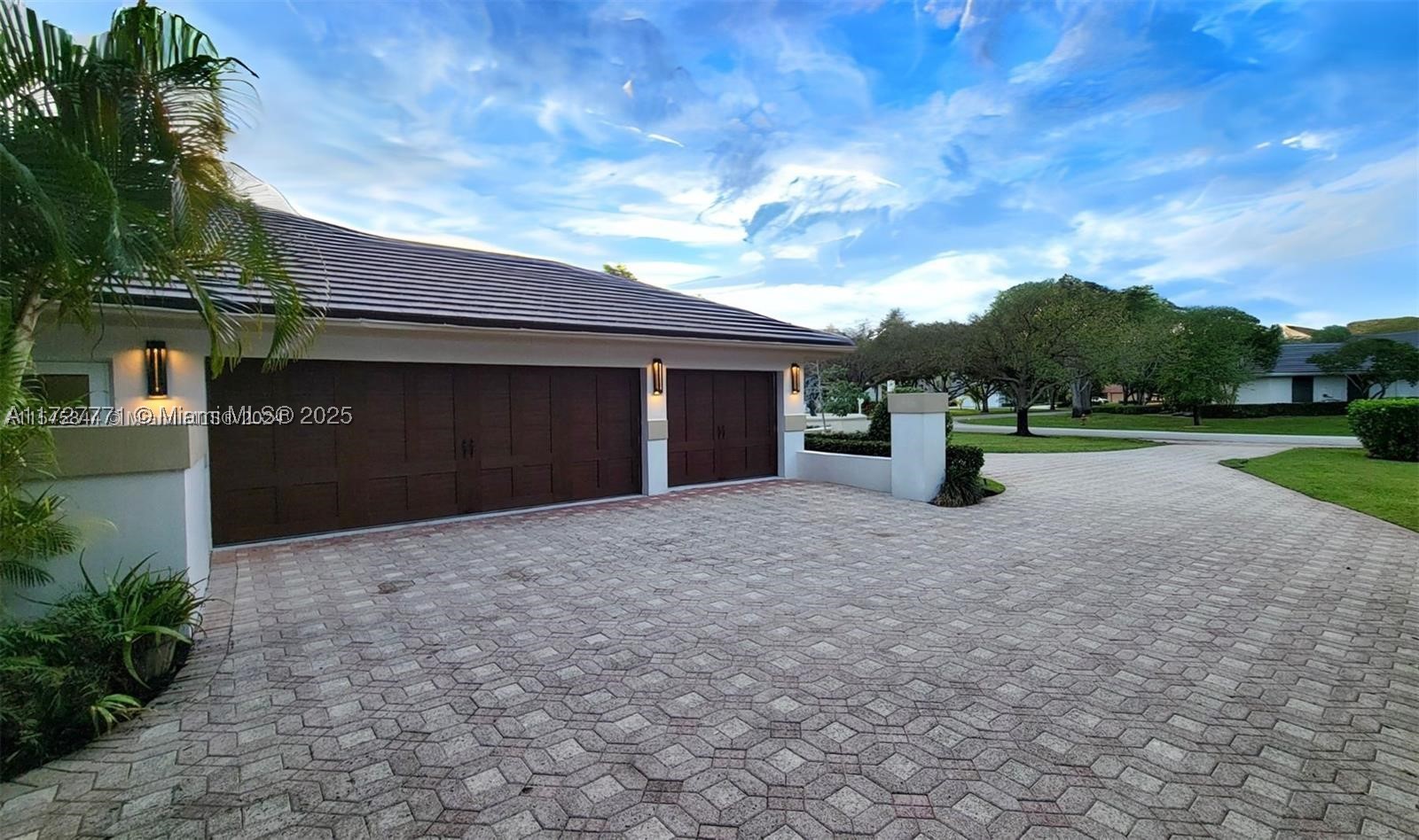 PARKLAND LAKES - Residential