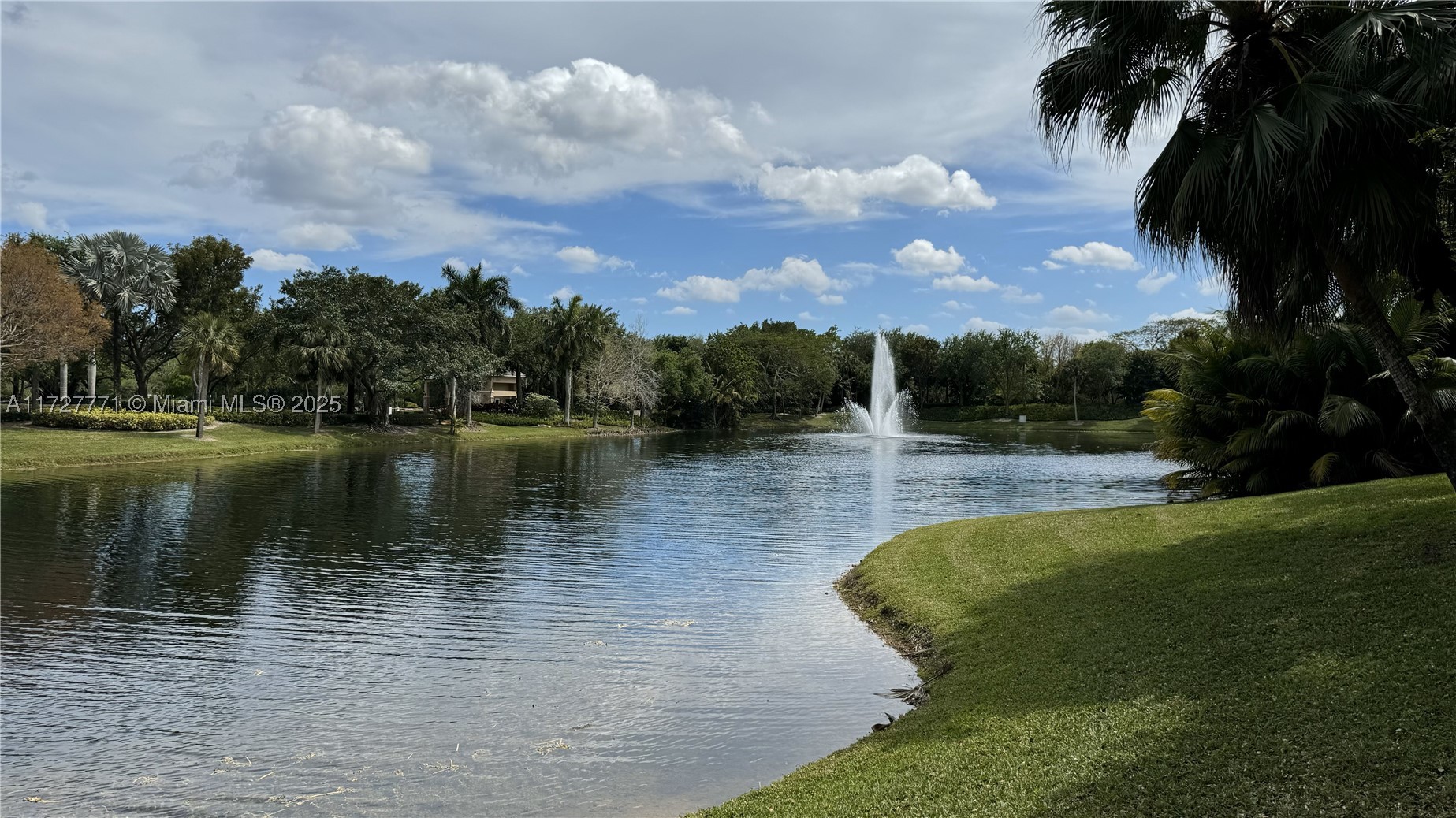 PARKLAND LAKES - Residential