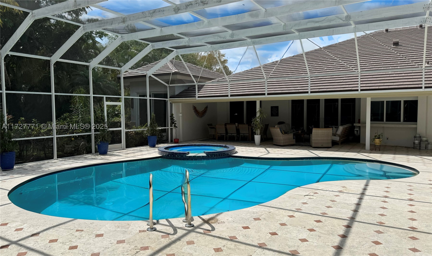 PARKLAND LAKES - Residential