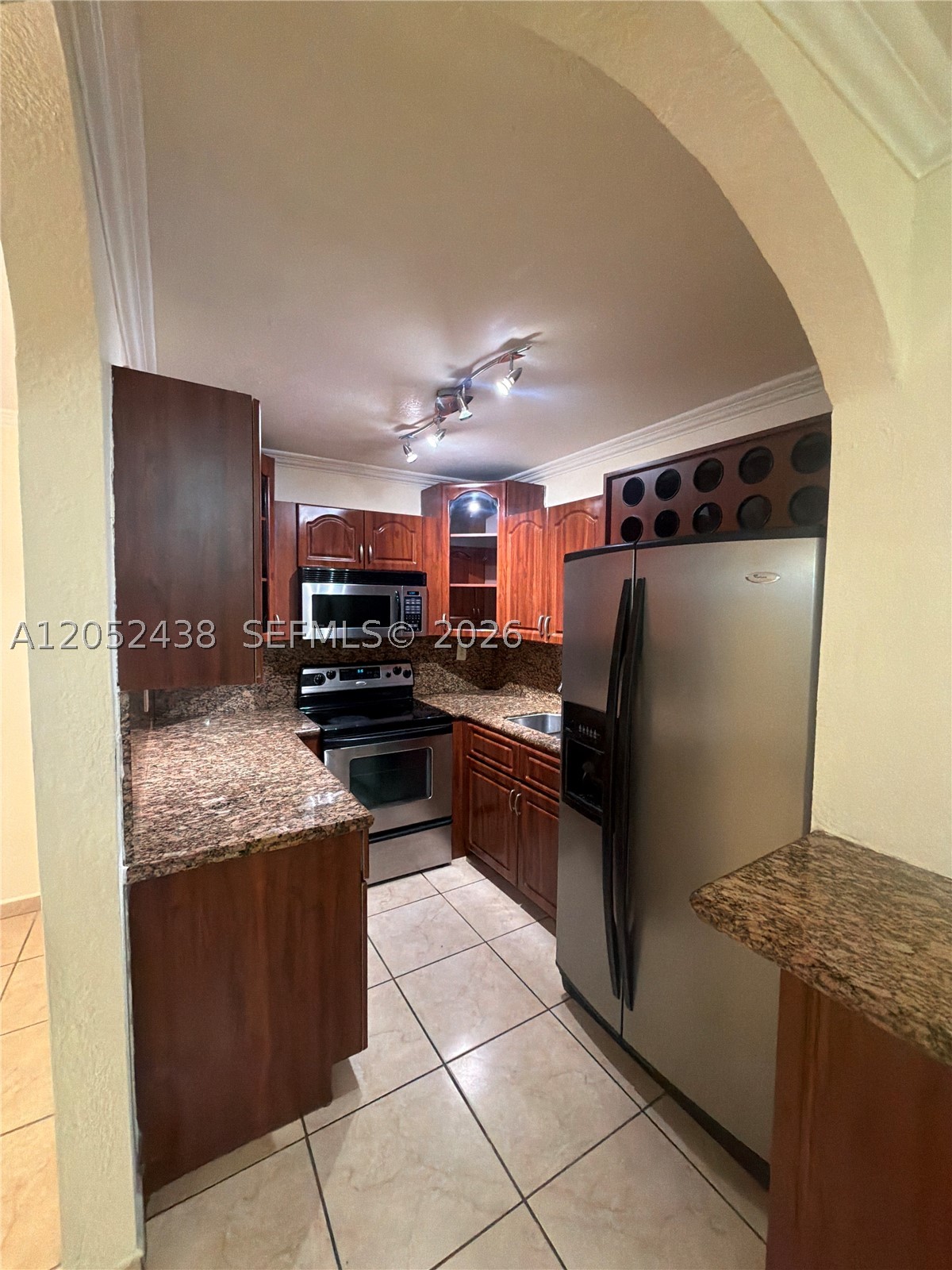 GARDEN LAKE TOWERS CONDO - Residential Lease
