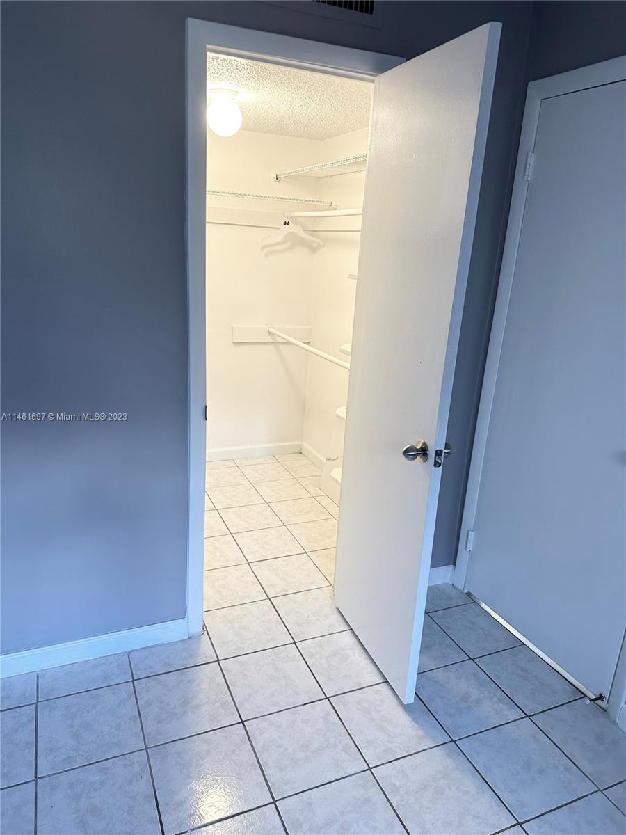 PARKSIDE TOWERS CONDO - Residential Lease