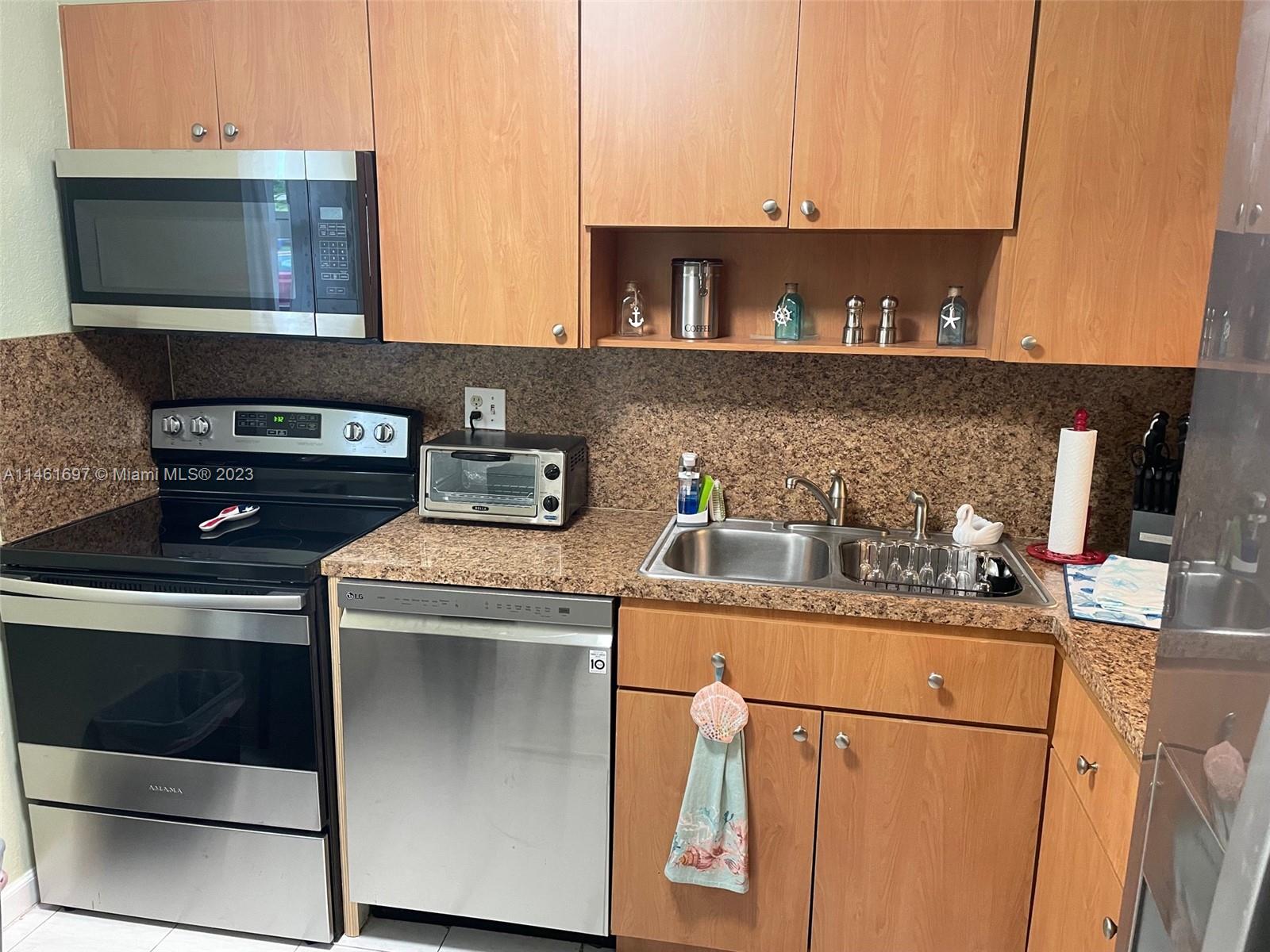 PARKSIDE TOWERS CONDO - Residential Lease