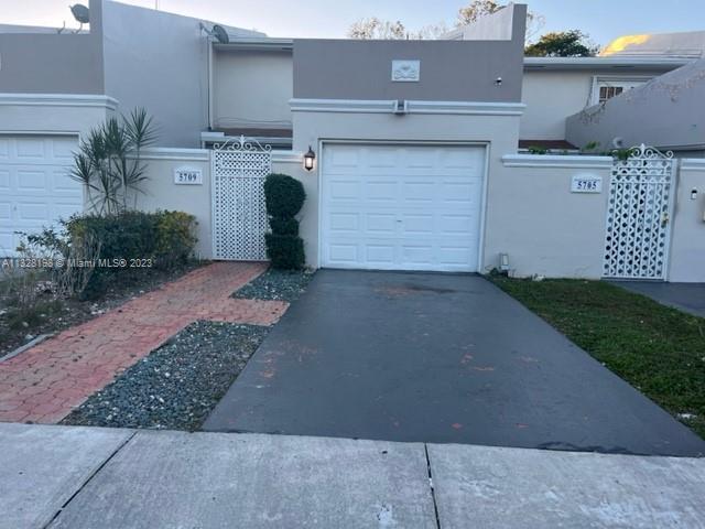 Great property in Kendall Lakes area. This home features 3/2.5 with living, dinning, family room, small backyard and 1 Car Garage. The community pool is right in front of the property. Low HOA fee of $110.