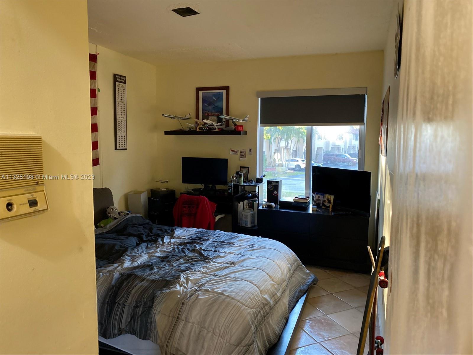 KENDALE LAKES NORTH SEC S - Residential