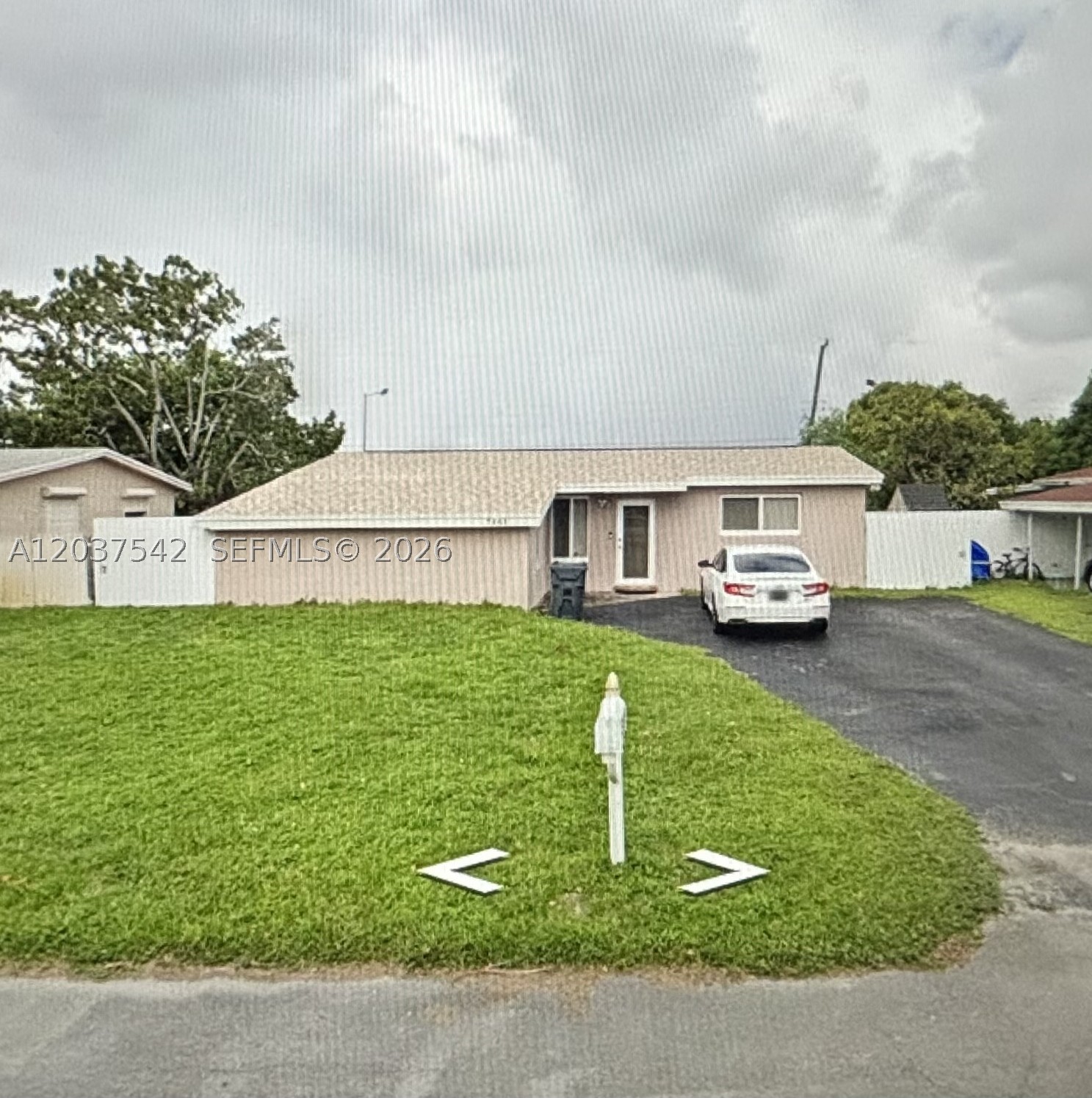 Gem House 4 Bedrooms / 2 Baths with Pool in the Heart of Hollywood
New floors, New Kitchen, Wood Cabinets, Stainless Steel Appliances, With High Impact Doors and Windows, Big Shed House in Backyard,
Has 4th Bedroom can be used as in law Quarters. No HOA, Close to Parks, Hospital, Shops, Restaurants, and Highways.
Highly Demand Area
Wont Last!!