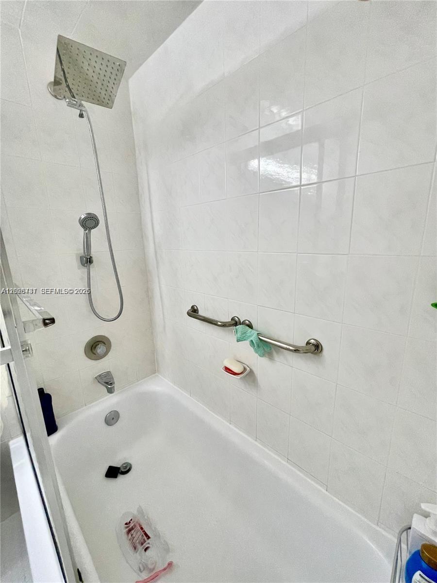 CAMBRIDGE F CONDO - Residential