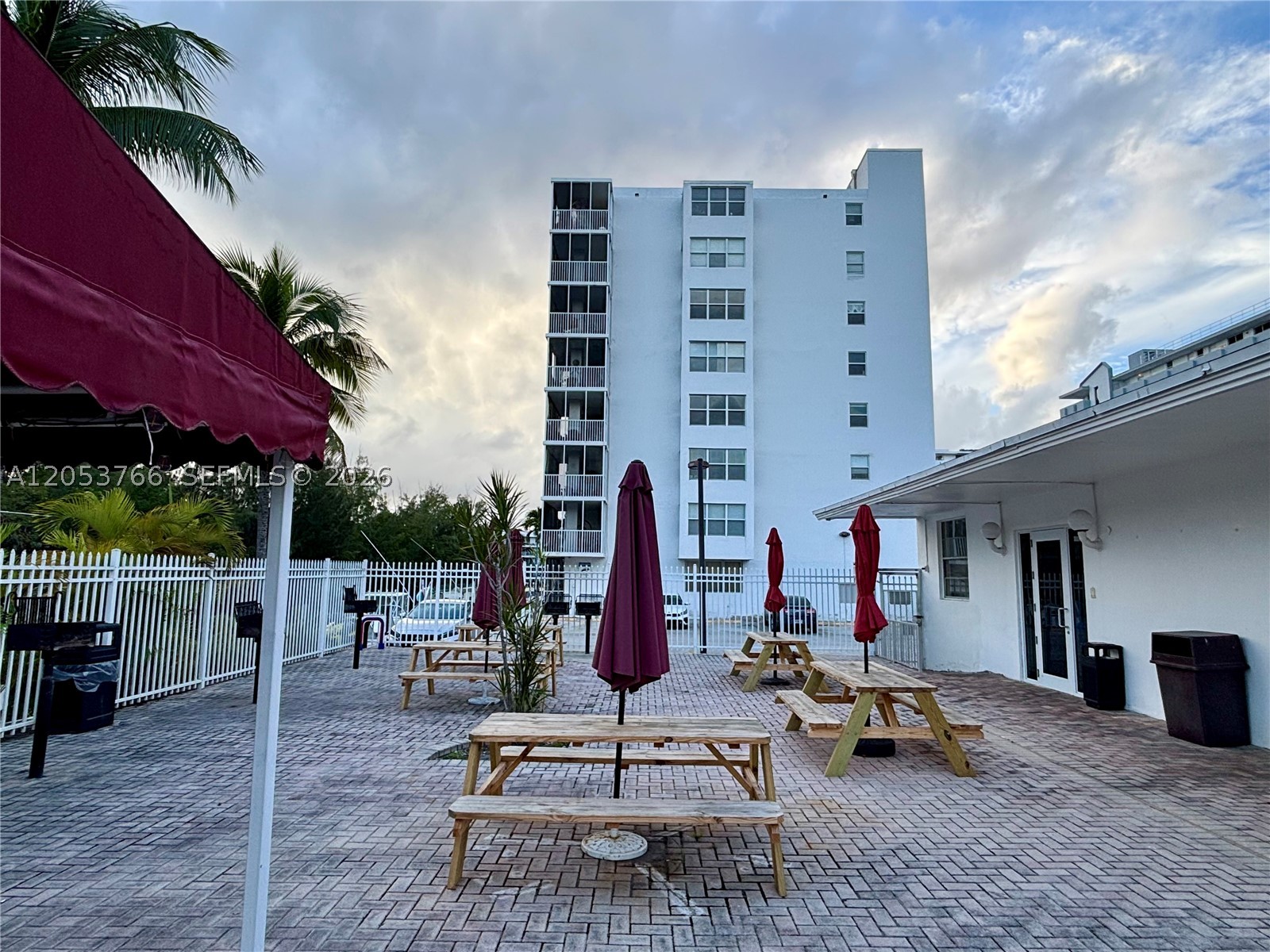 EASTERN SHORES WHITE HOUS - Residential Lease