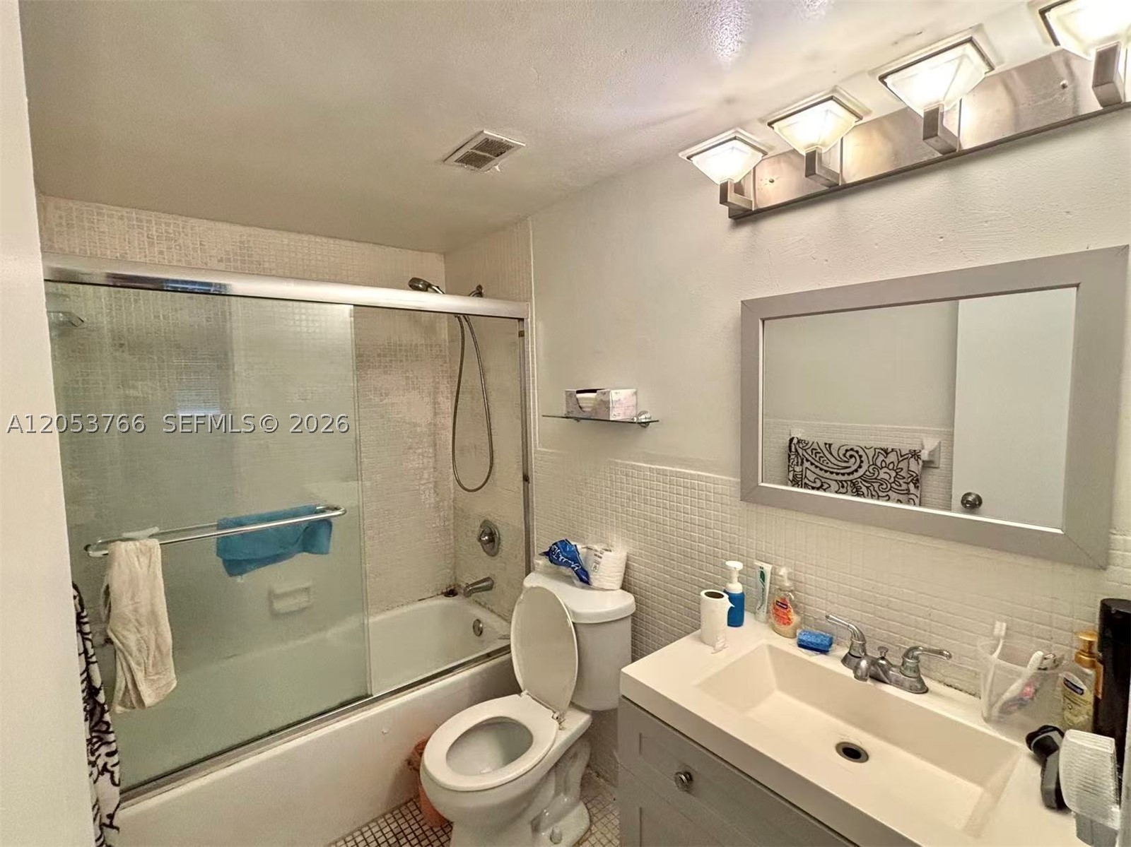 EASTERN SHORES WHITE HOUS - Residential Lease