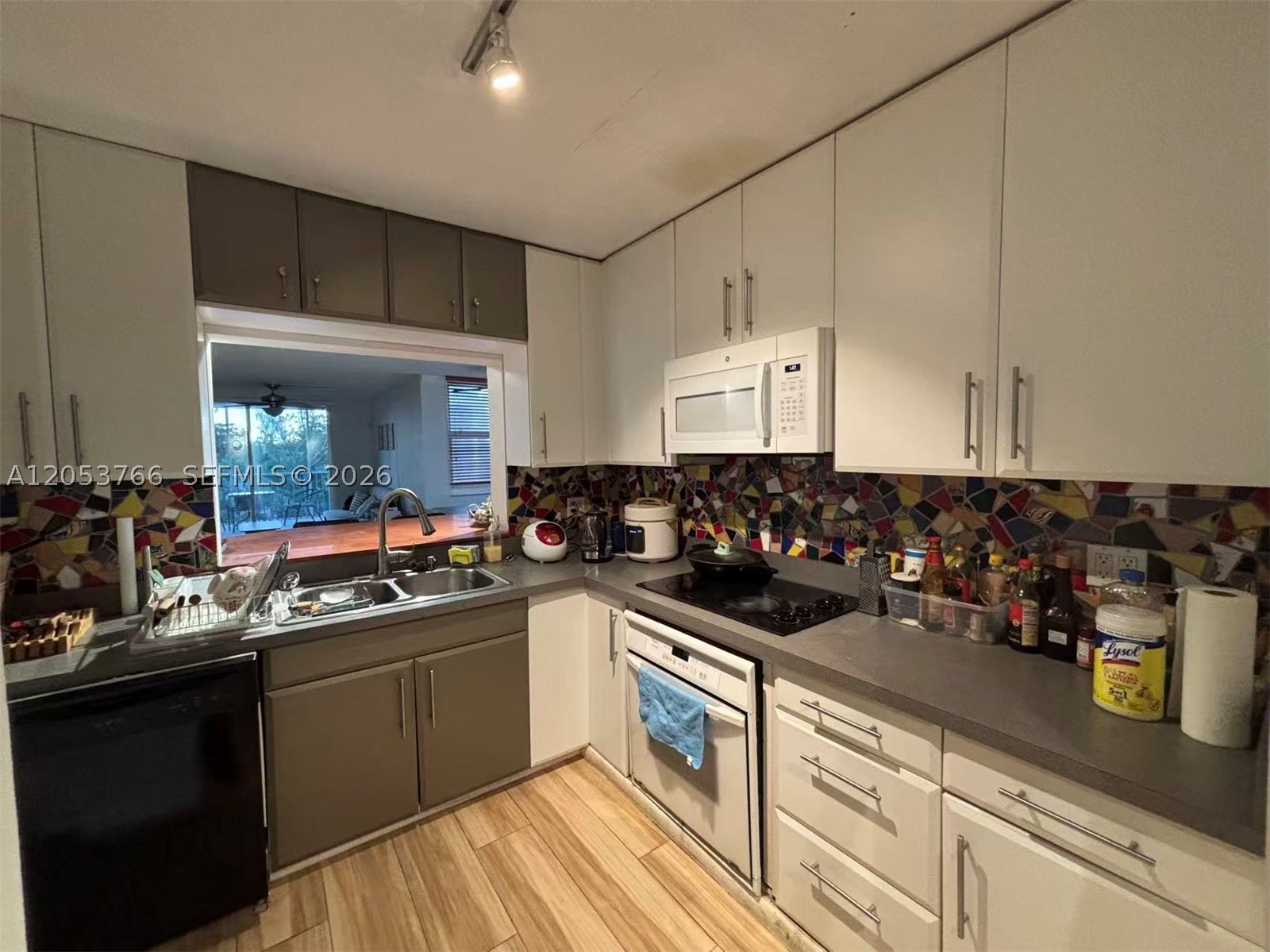 EASTERN SHORES WHITE HOUS - Residential Lease