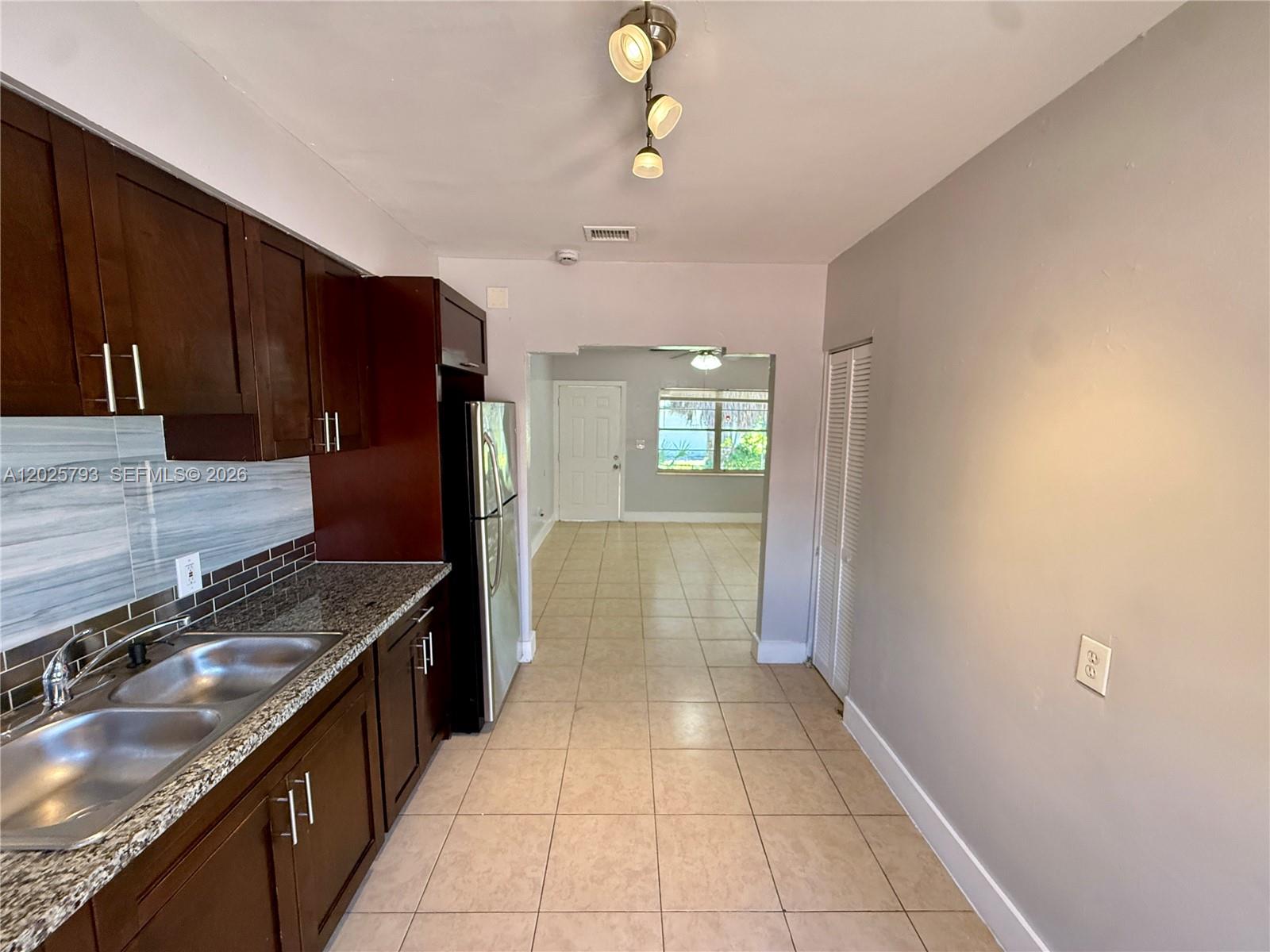 FLORAL PARK 1ST AMD PL - Residential Lease
